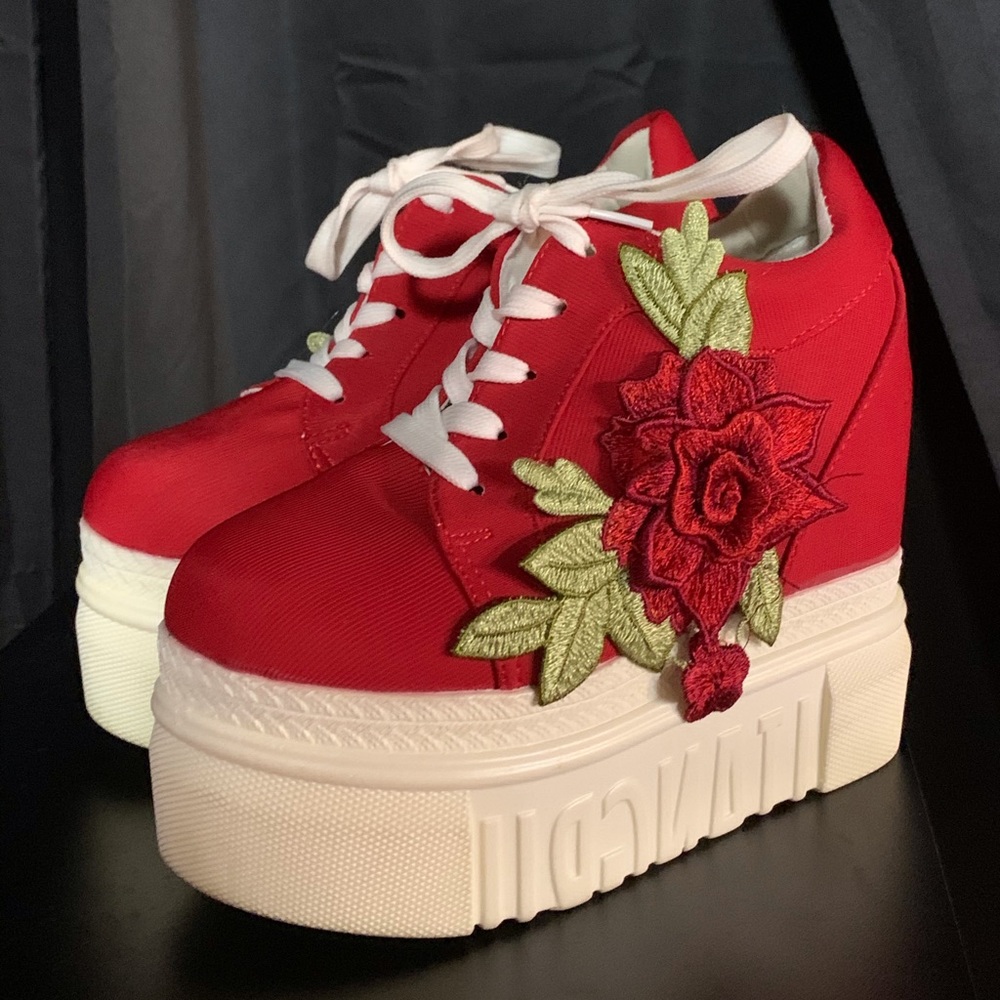 Red Rose Platforms